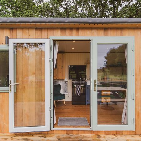 Hidden Wood Glamping And The Hideaway Cabin Warminster Exterior photo