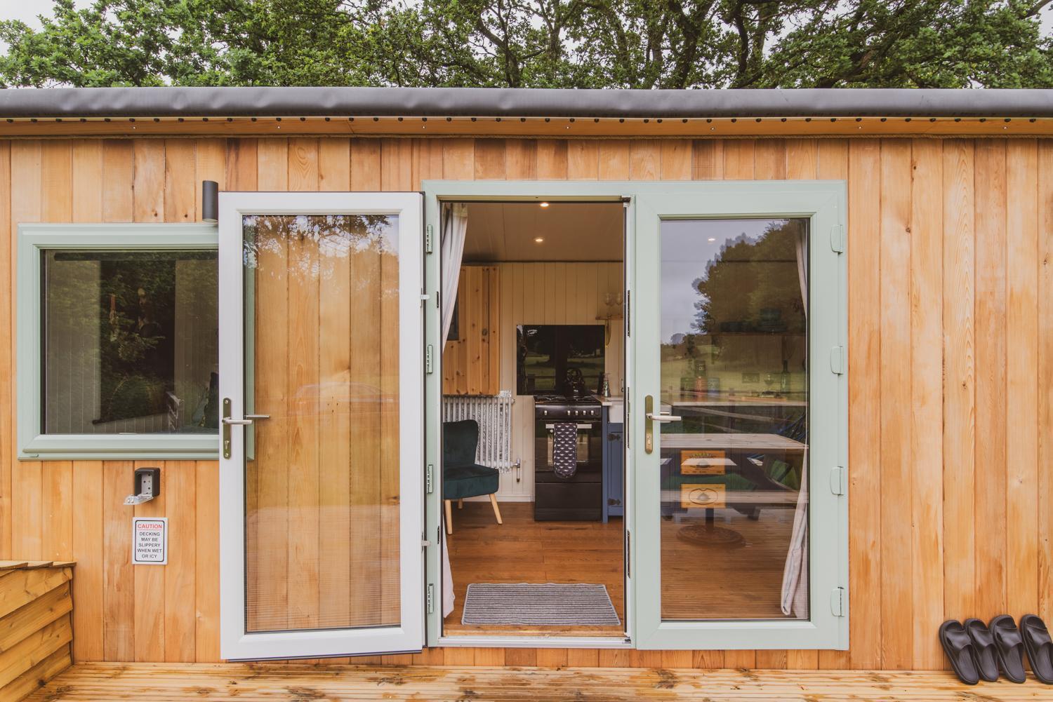 Hidden Wood Glamping And The Hideaway Cabin Warminster Exterior photo