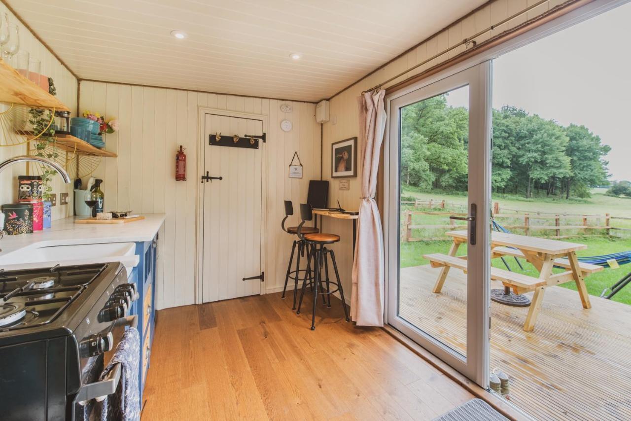 Hidden Wood Glamping And The Hideaway Cabin Warminster Exterior photo