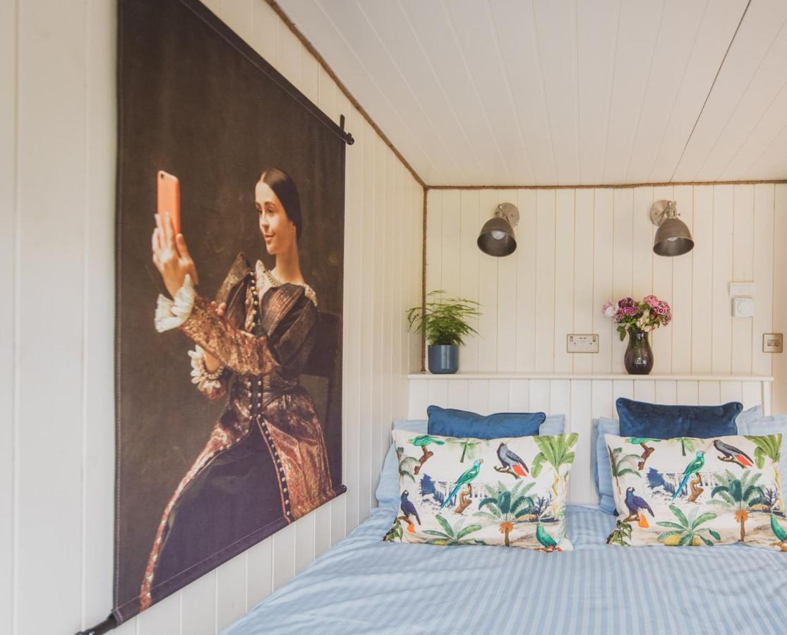 Hidden Wood Glamping And The Hideaway Cabin Warminster Exterior photo